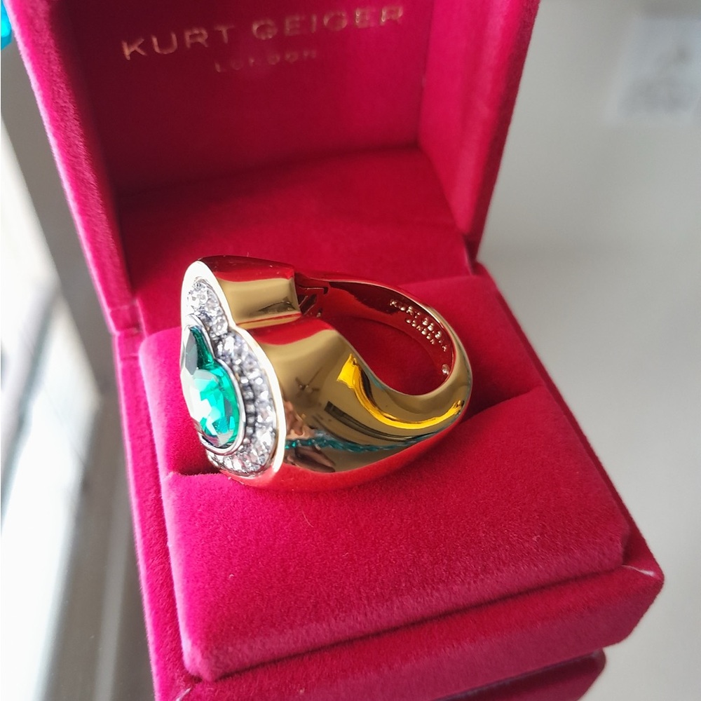 Kurt Geiger Gold Heart Ring with Emerald Green Stone - Picture 4 of 7